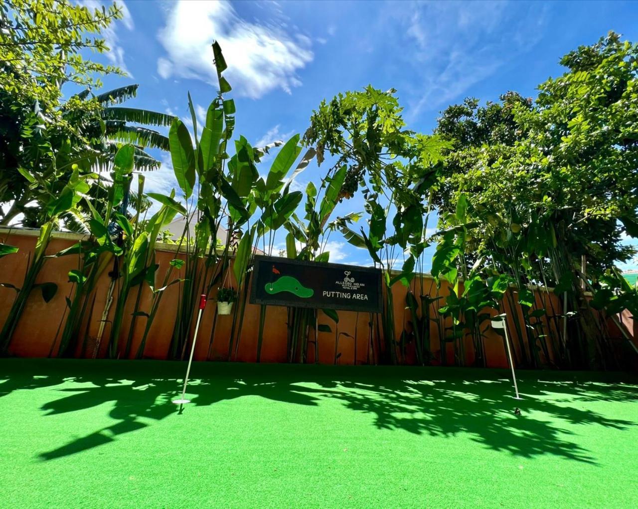 Allegro Hoi An . A Little Luxury Hotel & Spa Bagian luar foto Golf putting green