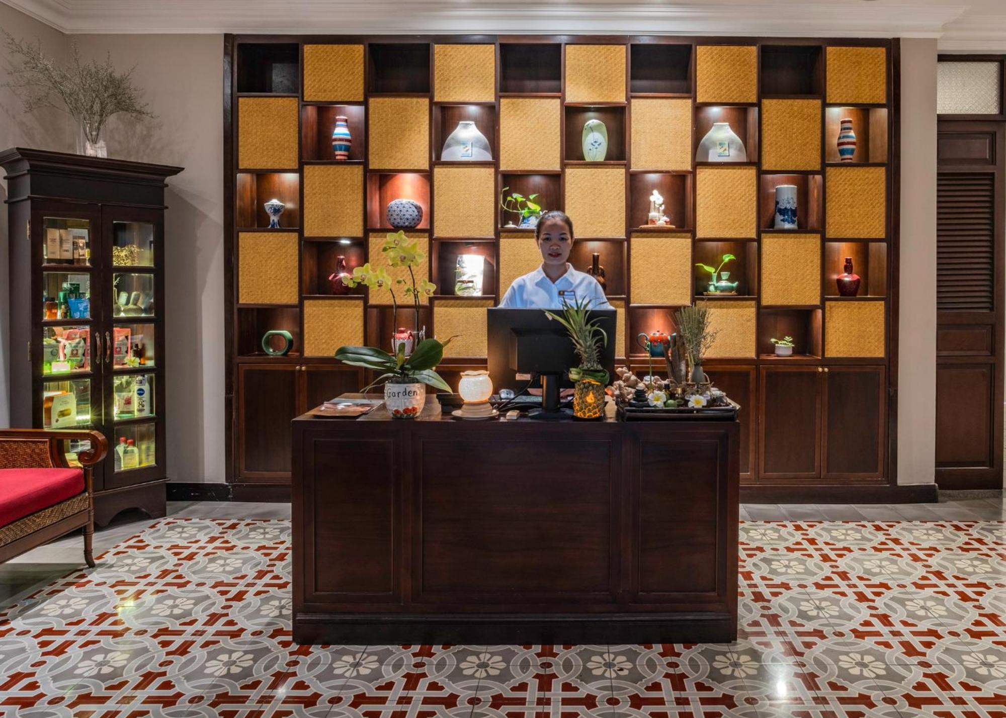 Allegro Hoi An . A Little Luxury Hotel & Spa Bagian luar foto Reception desk at the hotel